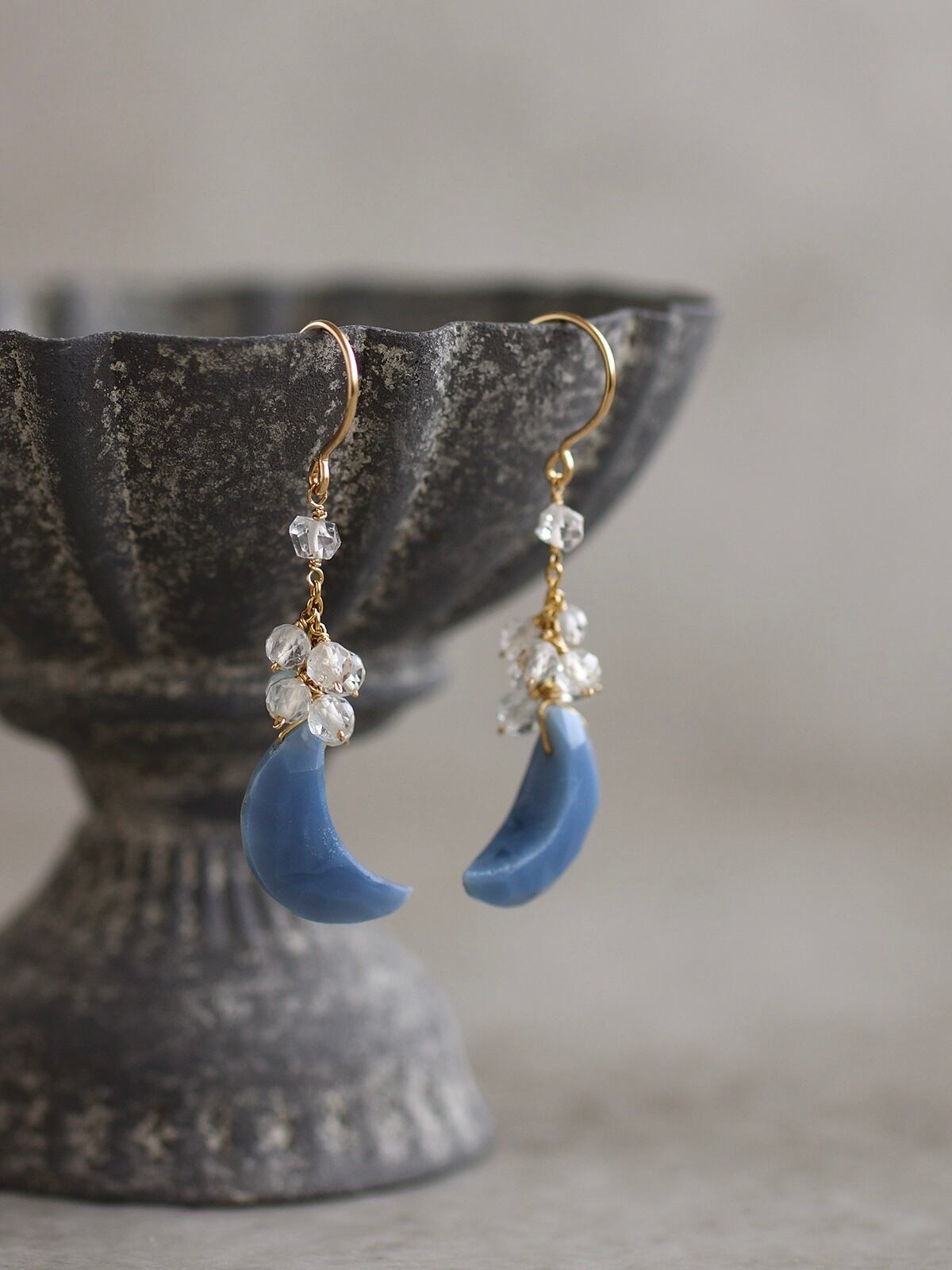 ブルーオパールの月のピアス | Ruan aree │ 心に潤いを。天然石