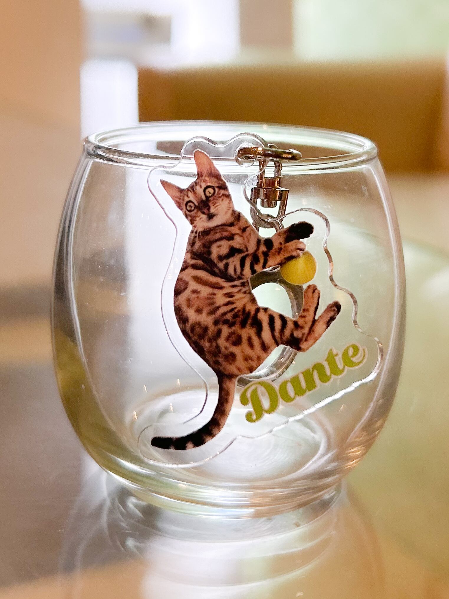 ねこカフェなる在籍猫スタッフオリジナルアクリルキーホルダー