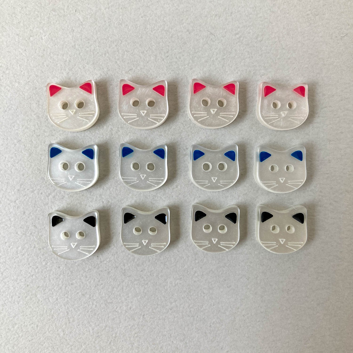 白猫の顔ボタン（12mm） | Dua-アクセサリーパーツショップ