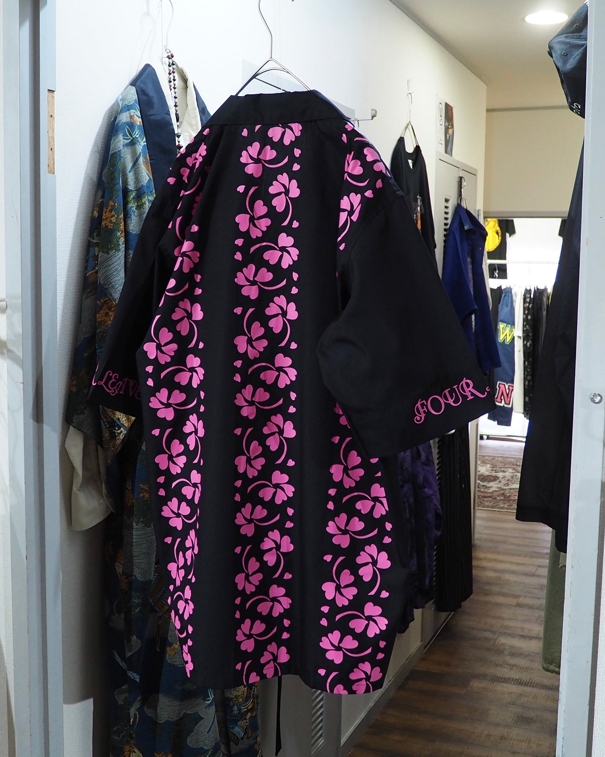 1990s ” 桃四葉 ” Beautiful Four Leaves pattern vintage Open Collar Shirt