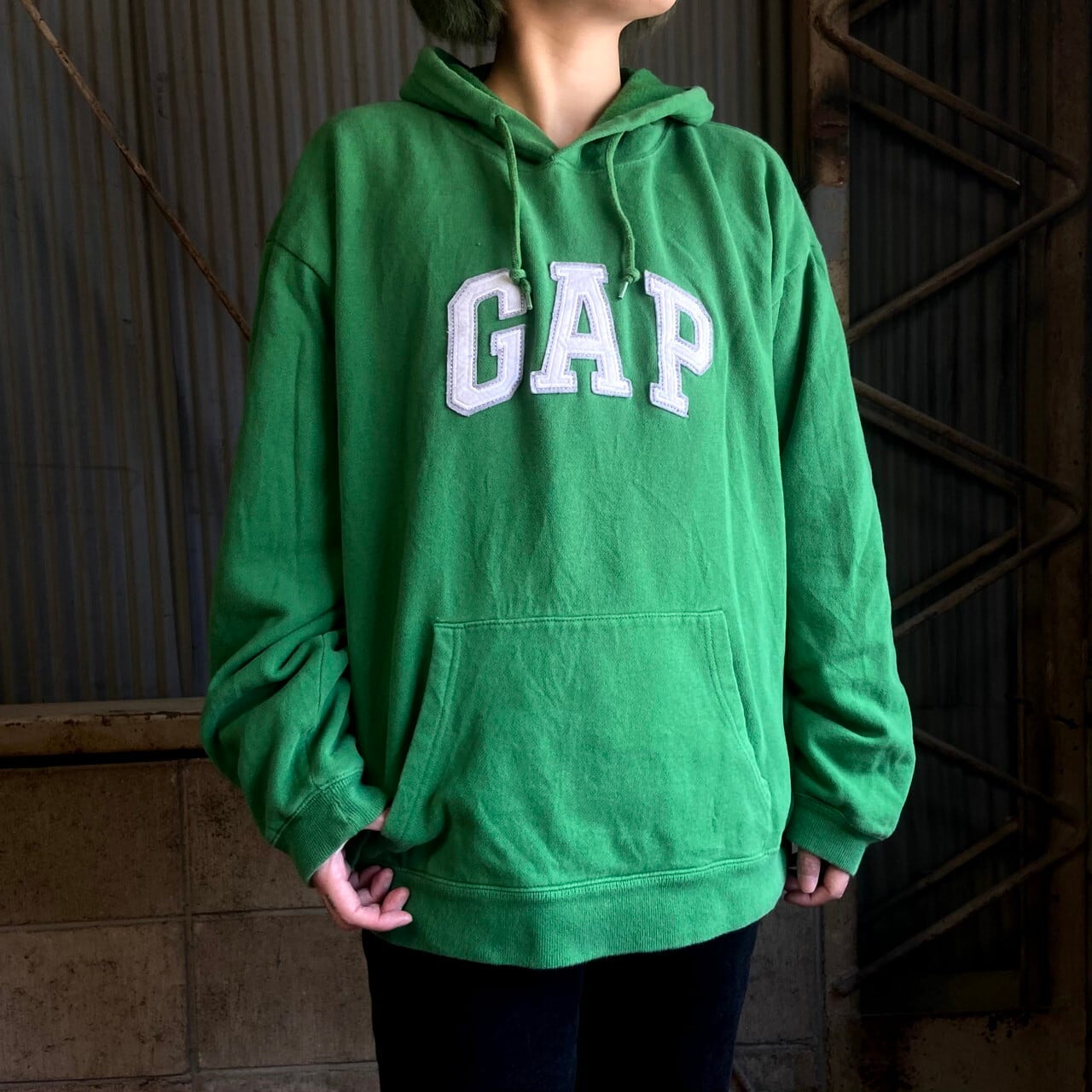 gap パーカー ださい