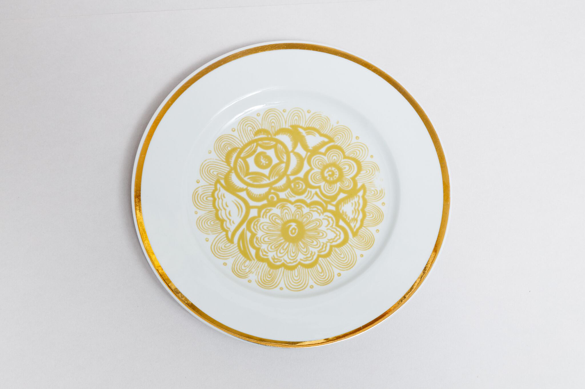 ヴィンテージ 黄土色幾何学的植物柄の皿 プロレターリ陶器工場 旧ソ連 0417