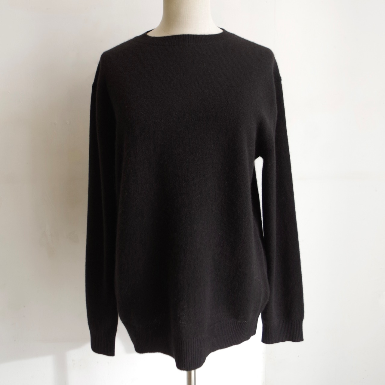 one f.  Cashmere Crew Neck Knit