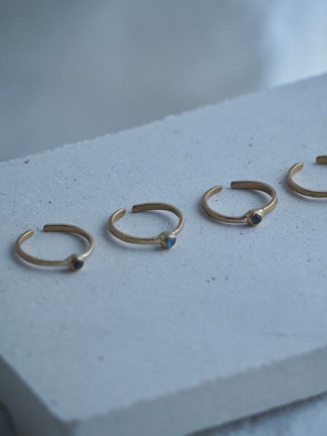 SMALL STONE RING// 4stones