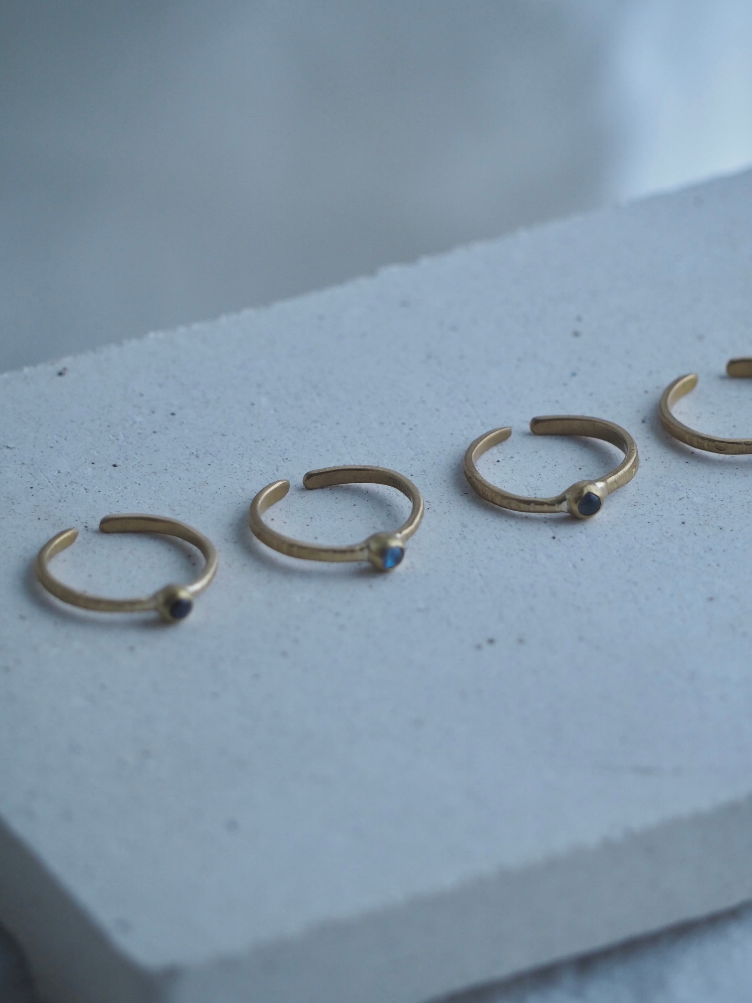 SMALL STONE RING// 4stones