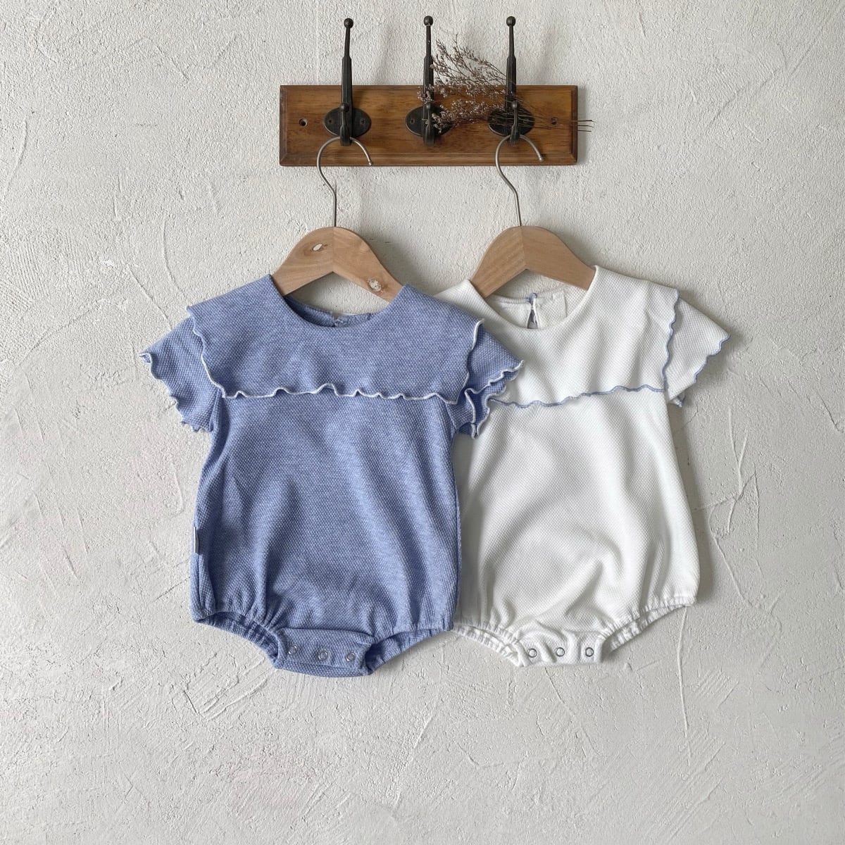 ,ビッグ襟&メロウ加工のベビー女の子ロンパース