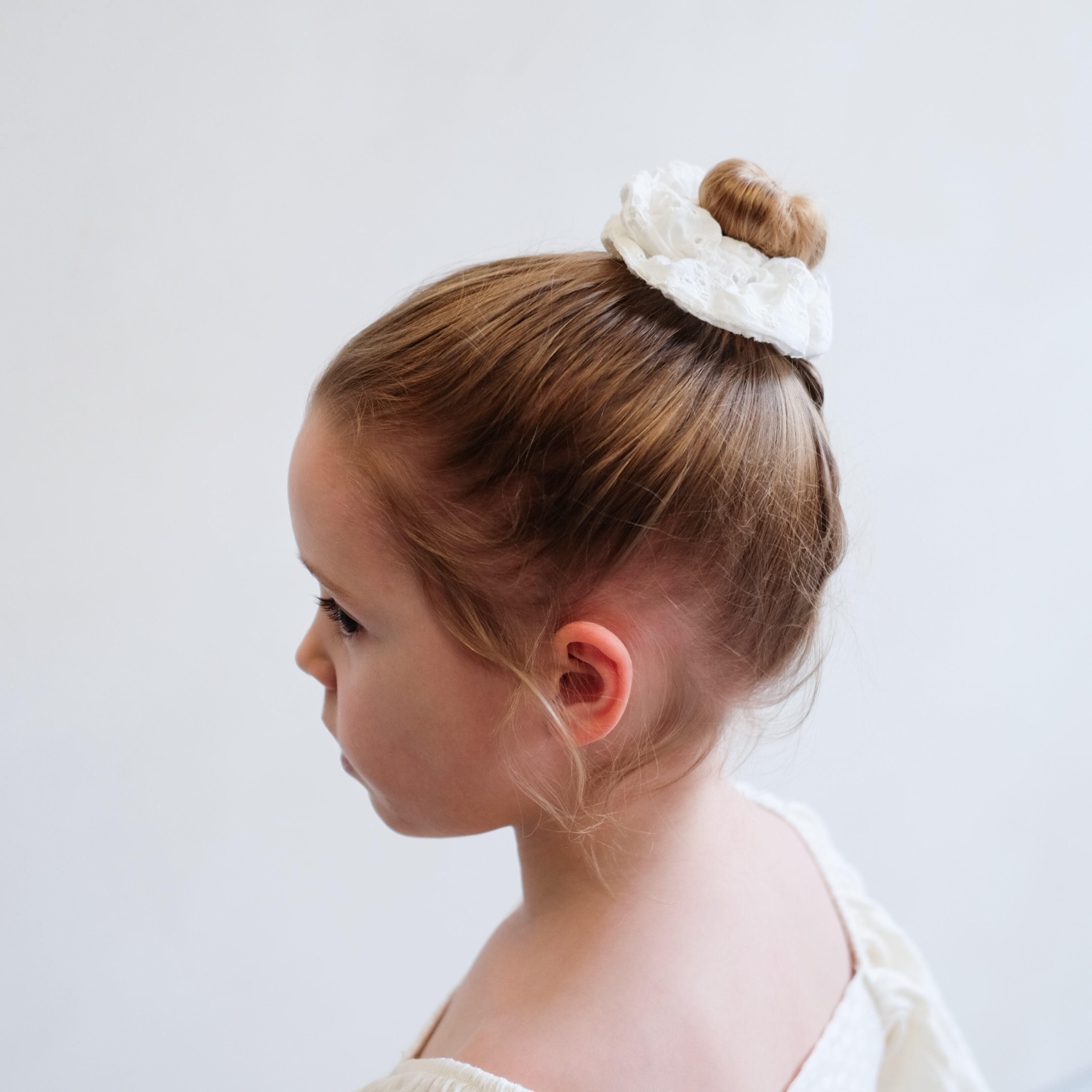 GIANT BRODERIE ANGLAISE SCRUNCHIE_162012 18
