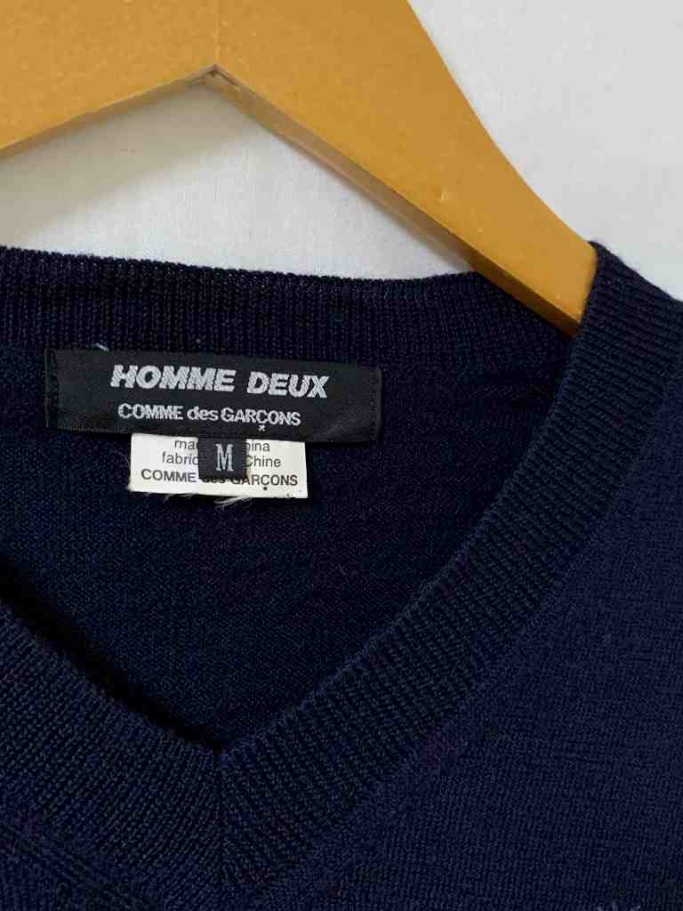 Switched Design Embroidery V-Neck Sweater "COMME des GARÇONS HOMME DEUX"