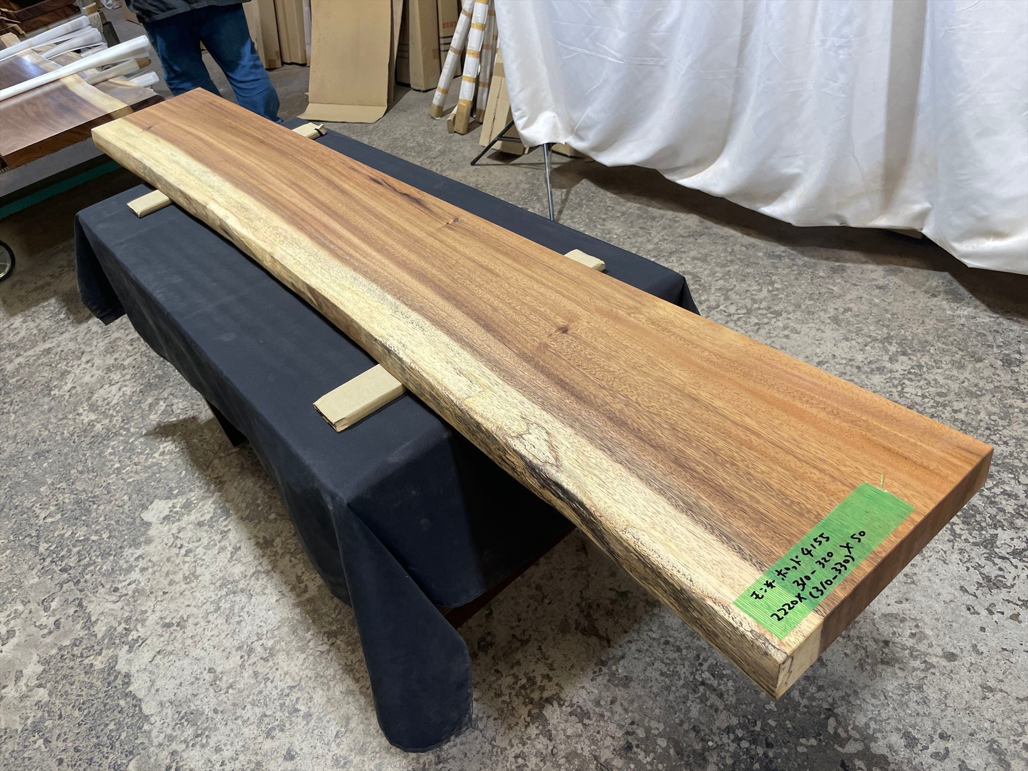 一枚板　テーブル モンキーポッド4155 一枚板無垢 乾燥材 2220x310-320x50mm