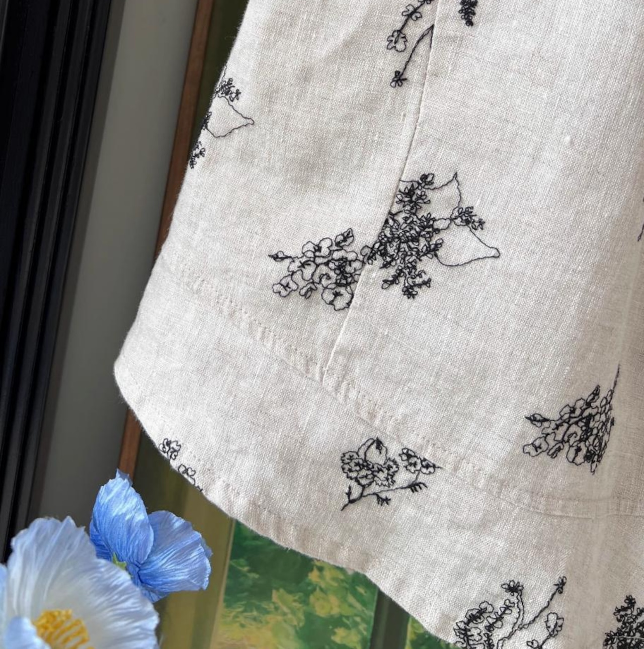 小花刺繍 リネンライクノースリーブブラウス