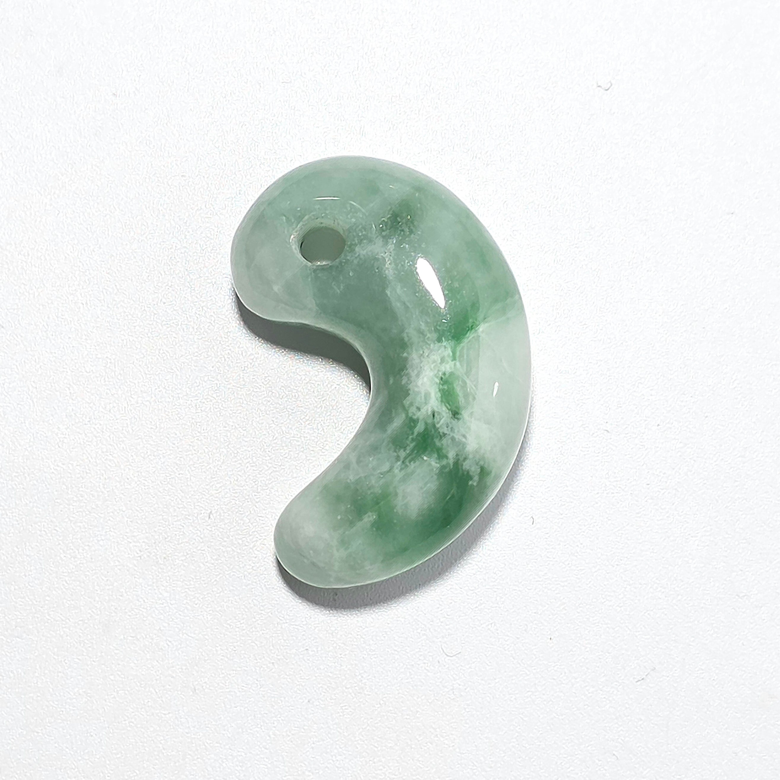 勾玉 | 糸魚川翡翠工芸家 赤羽可行BASE