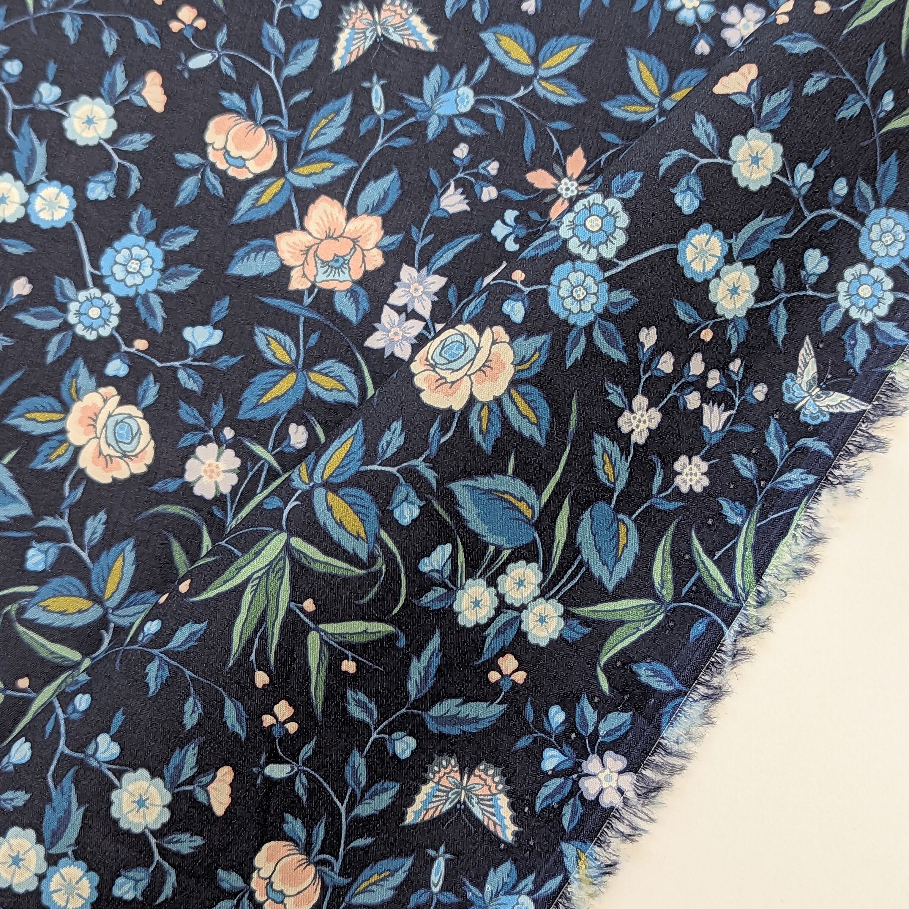 ◆輸入 リバティ LIBERTY タナローン Tapestry Navy タペストリー ネイビー 約130×50cm