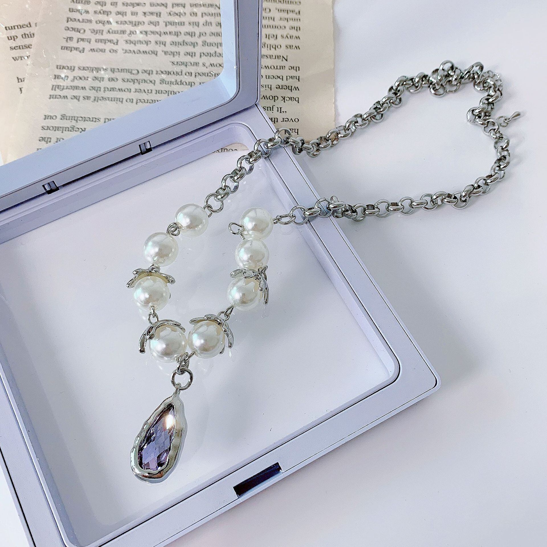 バロック風水晶ネックレス