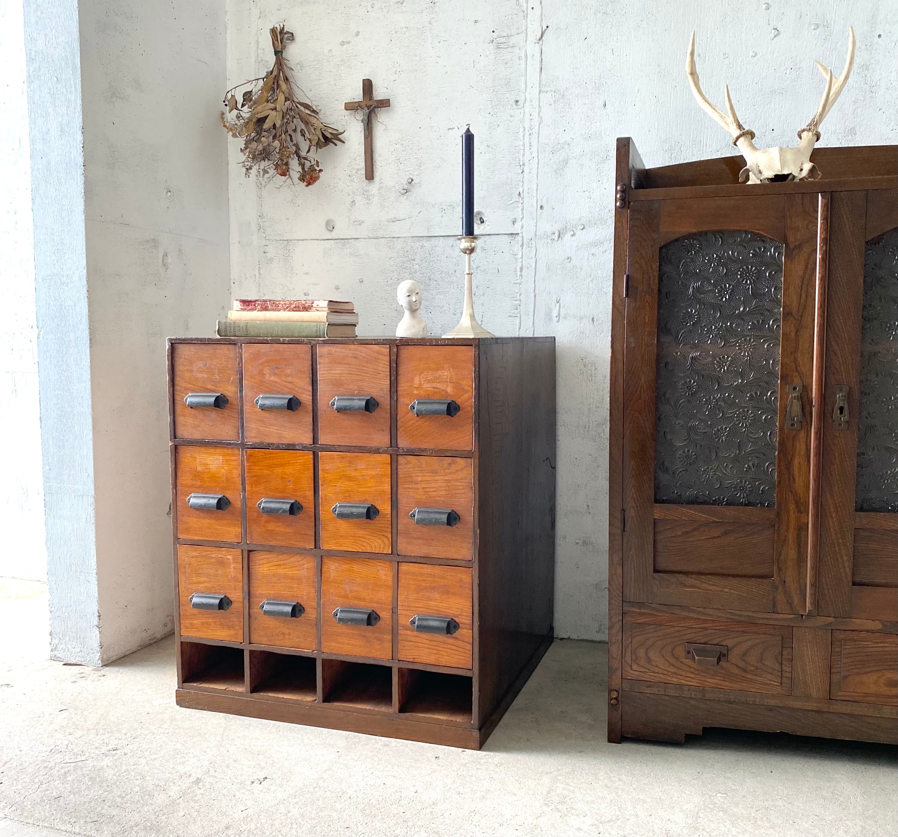 古い子引き出しの棚 12杯の引出し棚[古家具] | giraffes craft