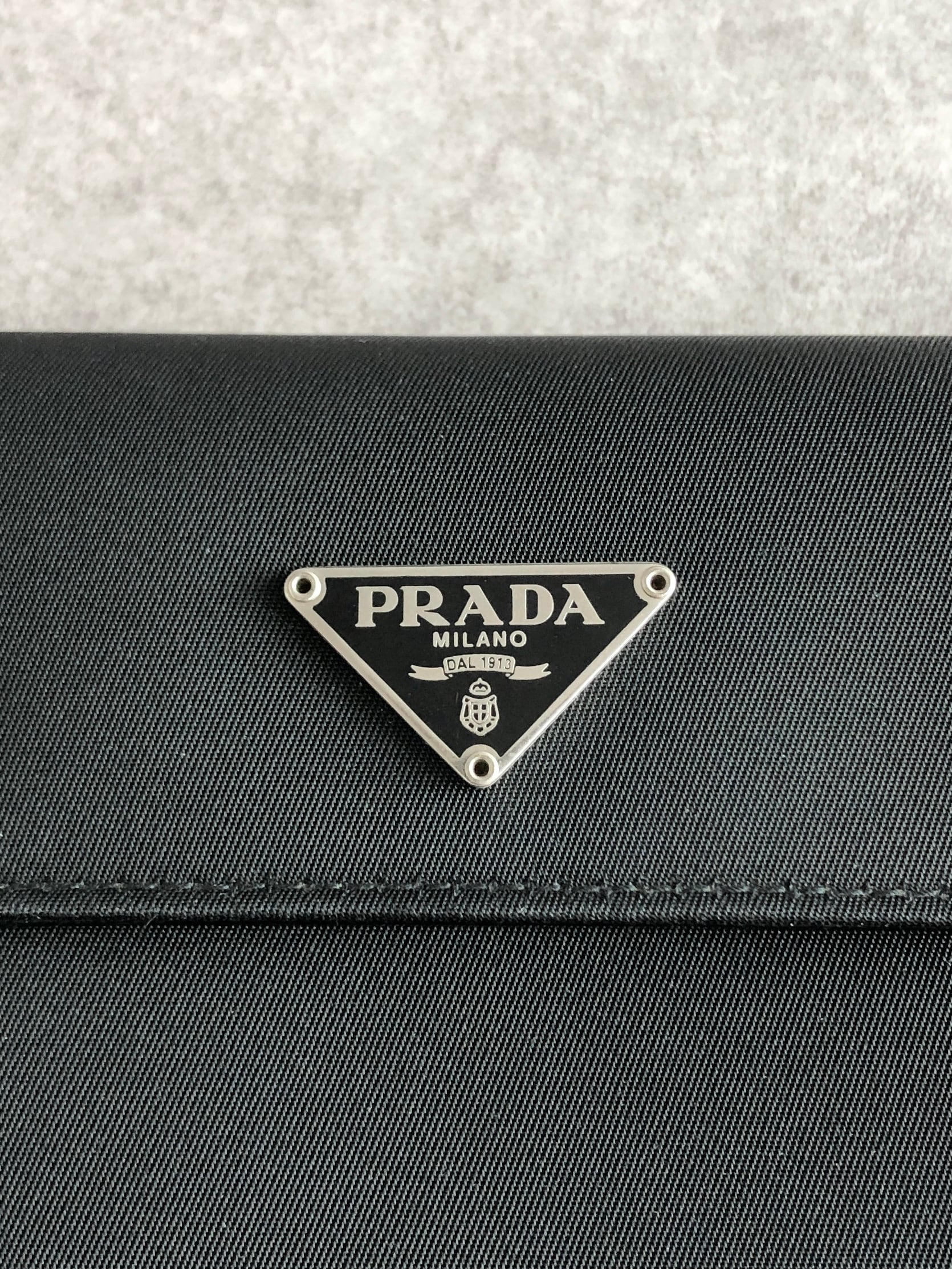 PRADA プラダ 財布 ブラック トライアングルロゴ ナイロン 3つ折り