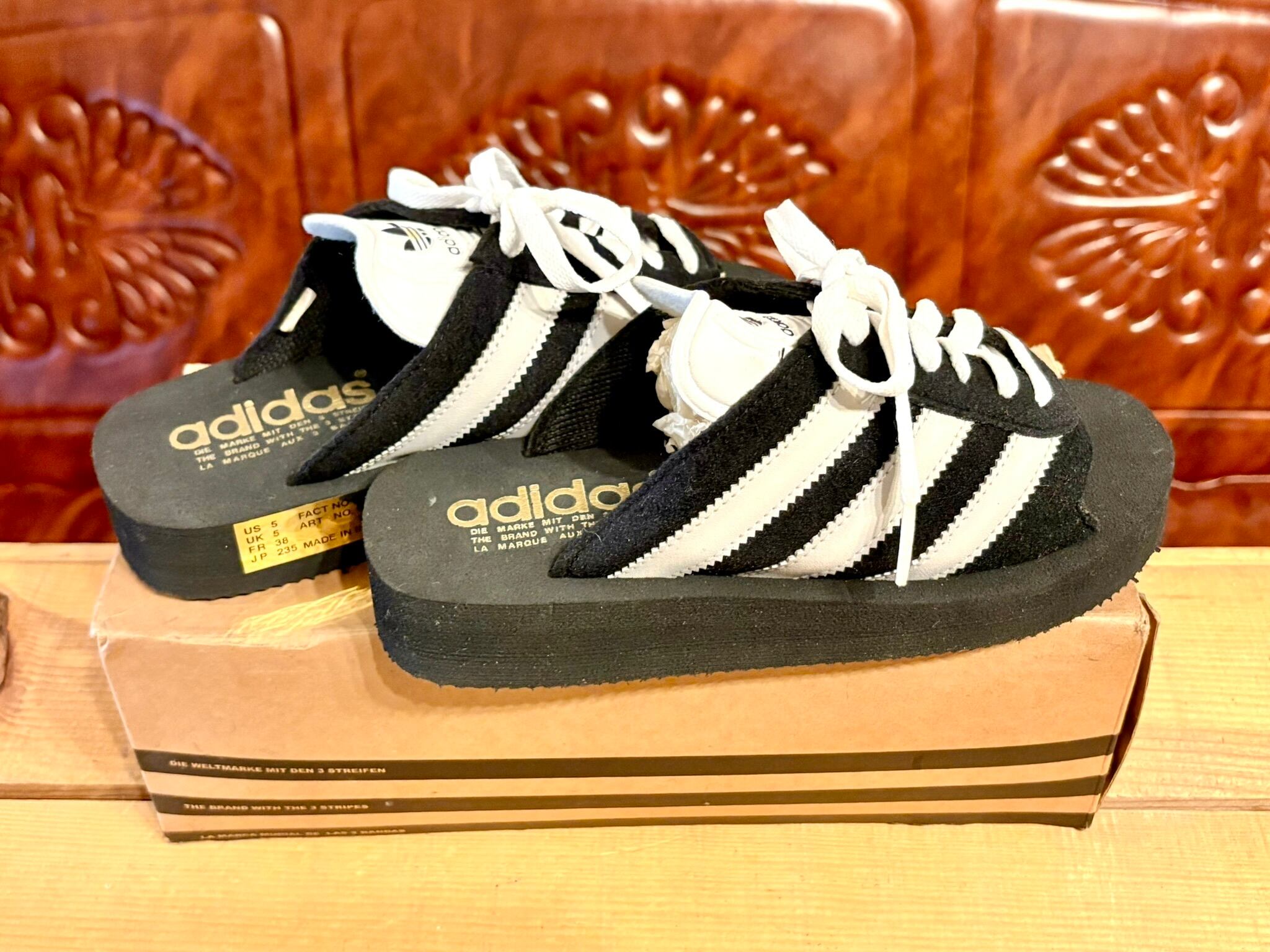 adidas（アディダス）BEACH GAZELLE（ビーチ ガゼル）5 23.5cm 黒/白
