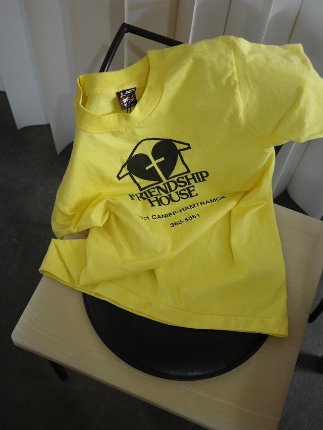 <vintage>”friendship house”yellow Tshirt