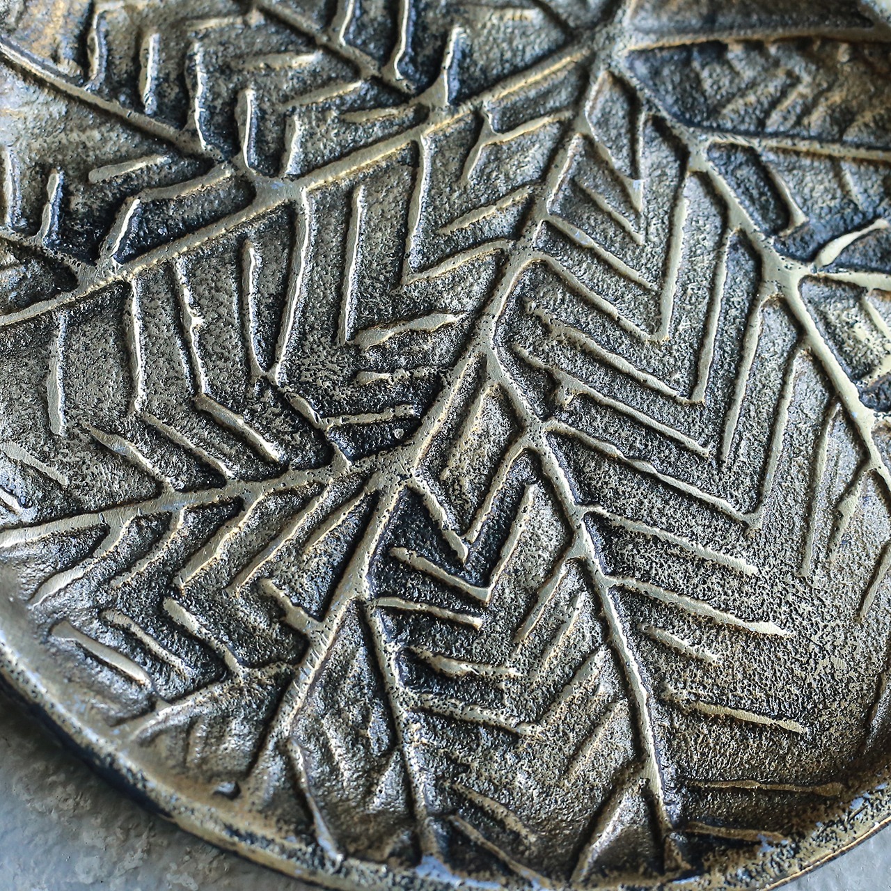 北欧を感じる模様がかわいい、りんごのプレート