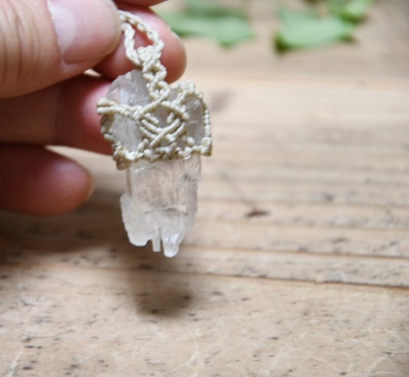 涙型ペタライトペンダントヘット 涙型ペタライトペンダントヘット 前世の扉を開く「天使の石」極上