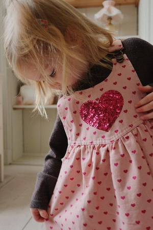 【LAST1/4Yのみ】NOLA SEQUIN SPENCER DRESS GOTS BERRY COEUR【Konges Sloejd  コンゲススロイド】スパンコール ジャンパースカート