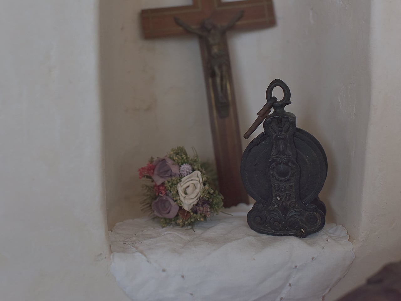 シャトーで使われていた照明を吊り下げるカーストアイアンパーツ フレンチアンティーク