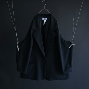 over & loose silhouette 1 button & 2 pockets design easy tailored jacket