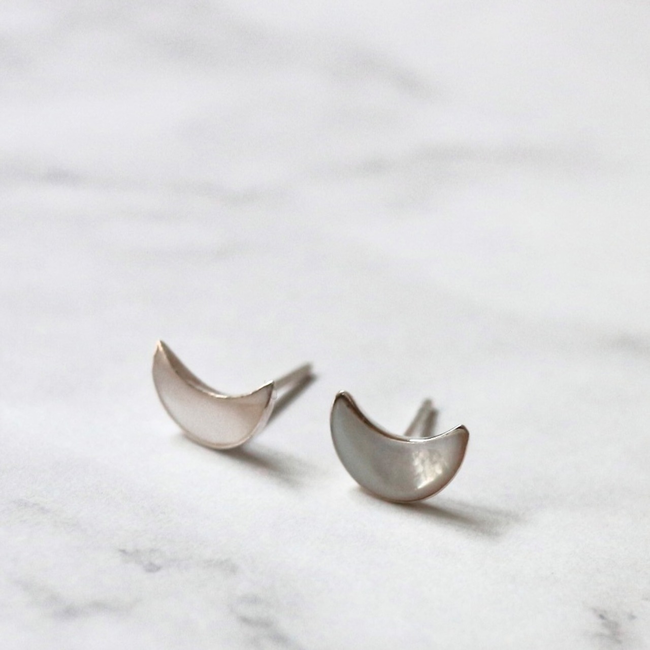 ホワイトムーンシルバーピアス