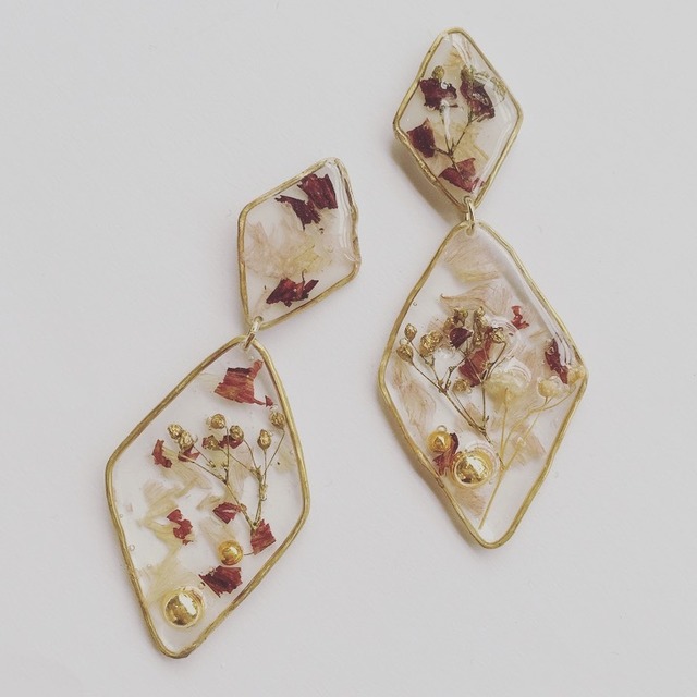 petal earrings / pierce