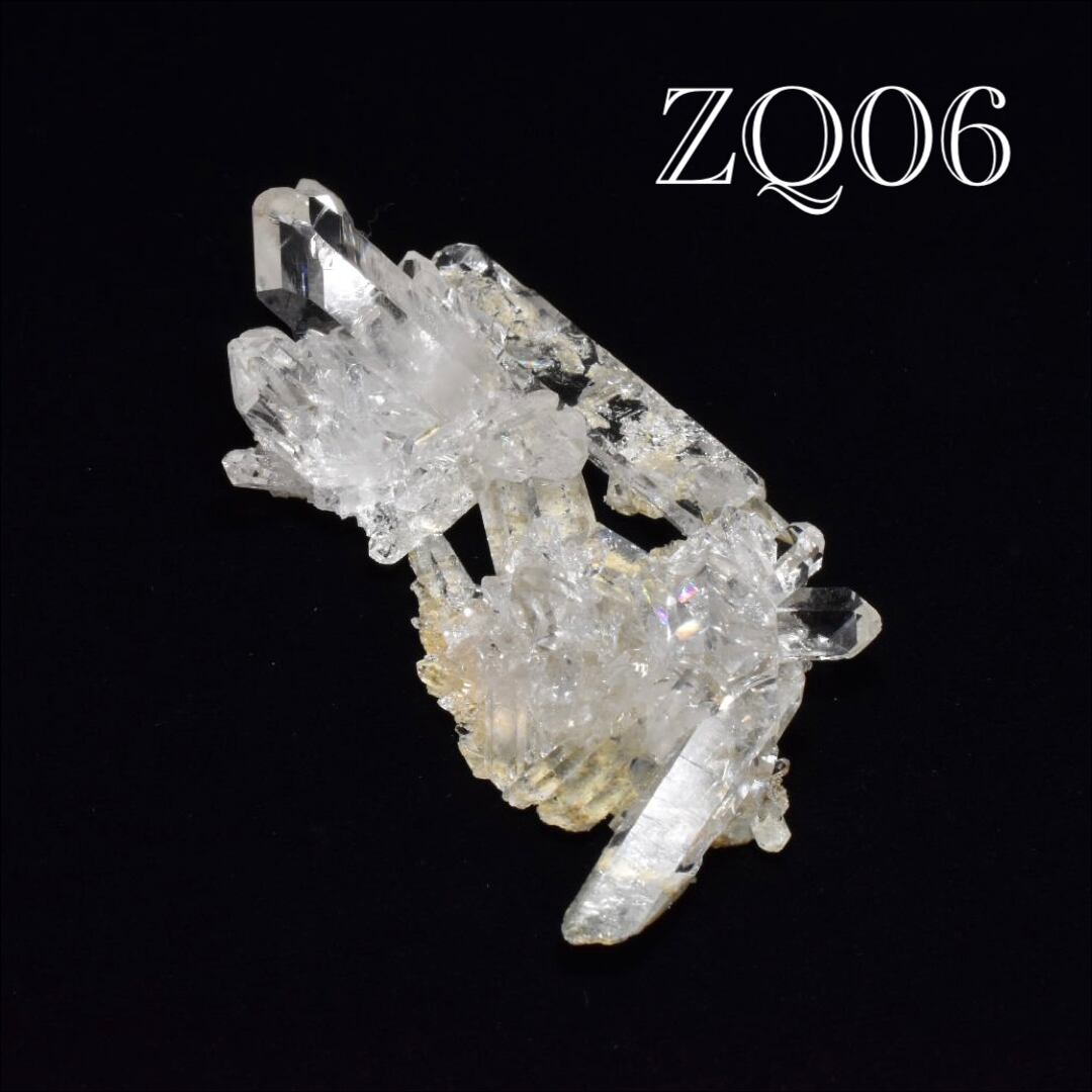 高品質!虹入り水晶クラスター(ゼッカクリスタル)ブラジル ゼッカ・デ・ソウザ産 ZQ06