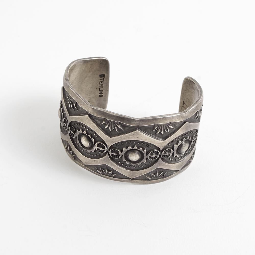INDIAN JEWELRY インディアンジュエリー】Navajo Stampwork Widebangle