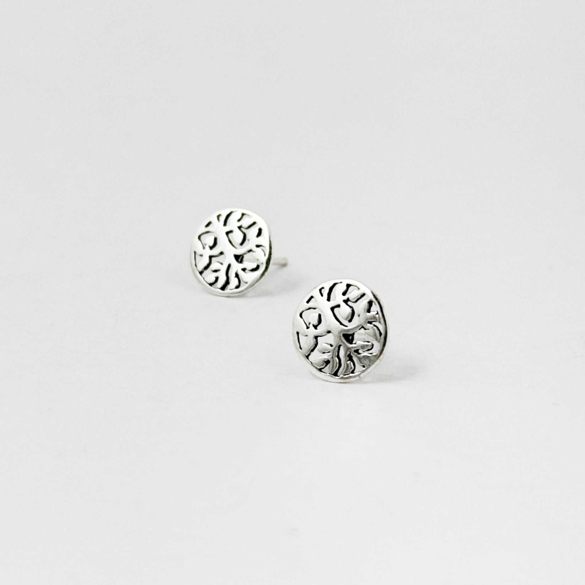 スカシ ラウンド ツタ スタッドピアス