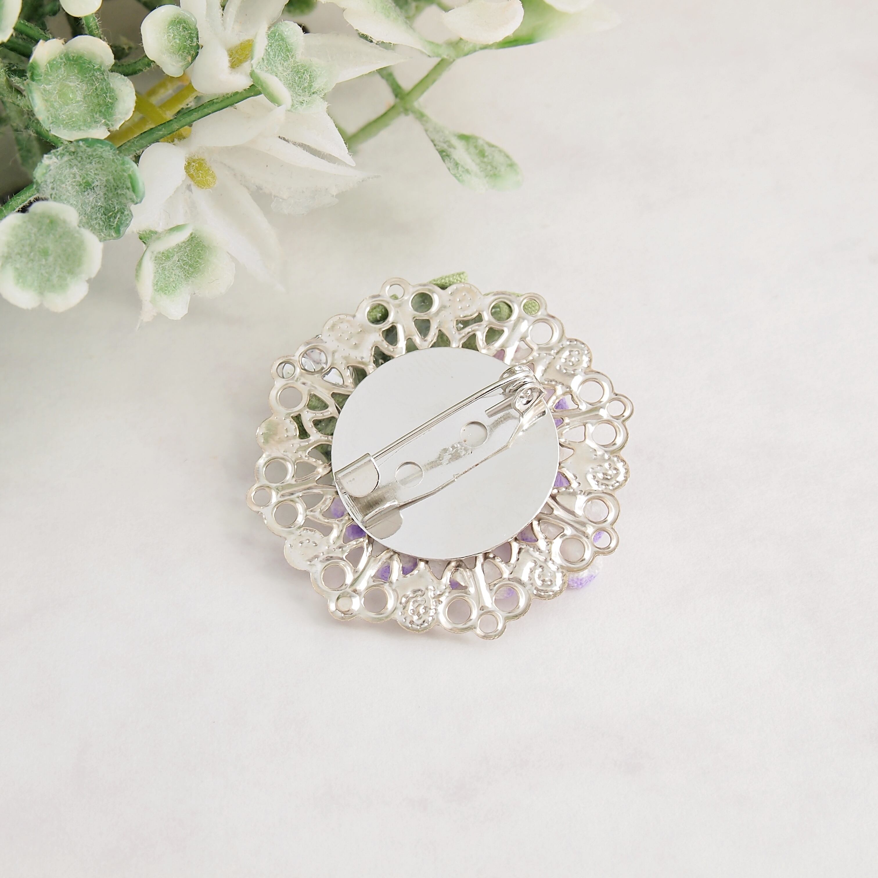 つまみ細工 藤の花のブローチ 】---フラワー/誕生日/記念日/プレゼント