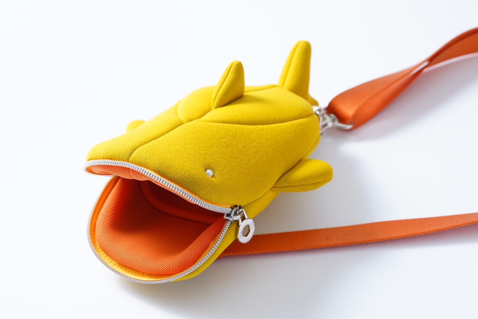 マシュマロベイビーeye 8箱 楽天市場】3Dヘアブラシ オーバル 8.8×6.2cm ［色指定不可