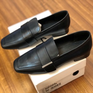 【送料無料】 フラットシューズ 靴 シューズ ローヒール スクエアトゥ 太いヒール シンプル カジュアル おしゃれ きれいめ 大人 お洒落 クール ブラック 黒 20代 30代 40代 通勤 オフィス お出かけ デート 女子会