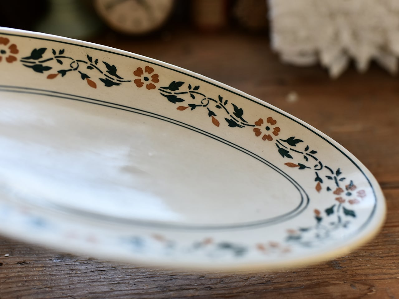 小花模様がかわいいオーバルプレート フレンチアンティーク
