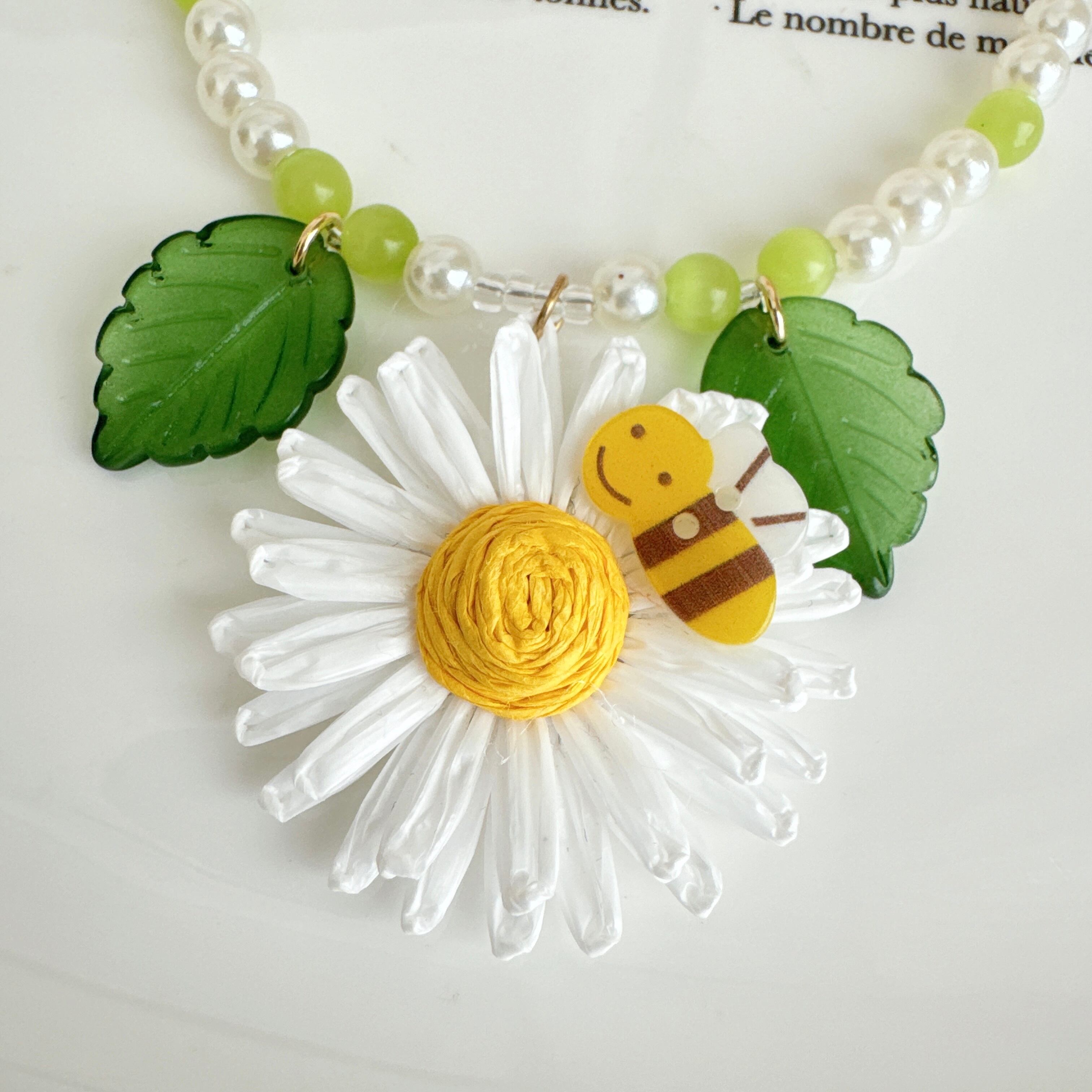 ハチさんマーガレットネックレス