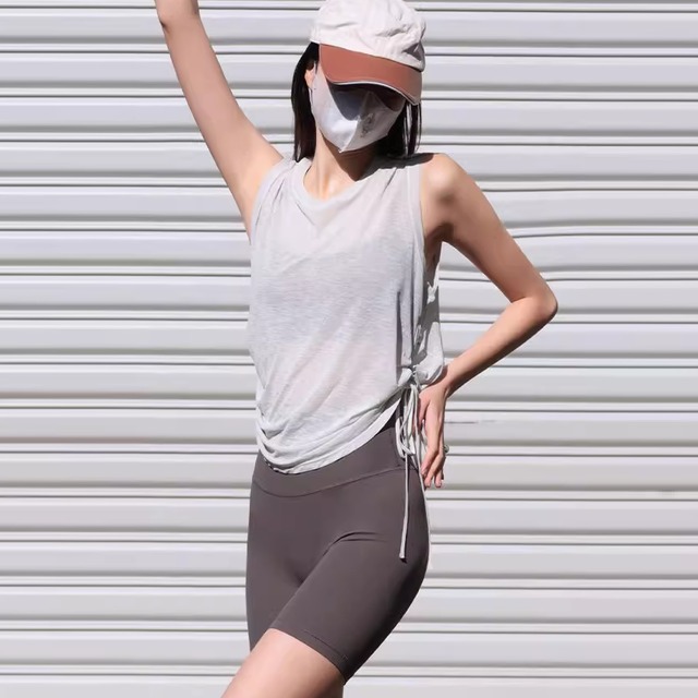 【送料無料】 Tシャツ ロング 半袖 Uネック Aライン フレア プルオーバー 薄手生地 通気性 透け感 可愛い 大人可愛い シンプル カジュアル コンサバ おしゃれ こなれ感 ヘルシー 無地 夏 レディース 女性用 ママ 30代 40代 運動 ヨガ 部活 トレーニング ジム ジョギング ランニング フィットネス スポーツ ファッション コーデ スタイル 楽ちん 体型カバー 定番 着痩せ ホワイト 大人カラー