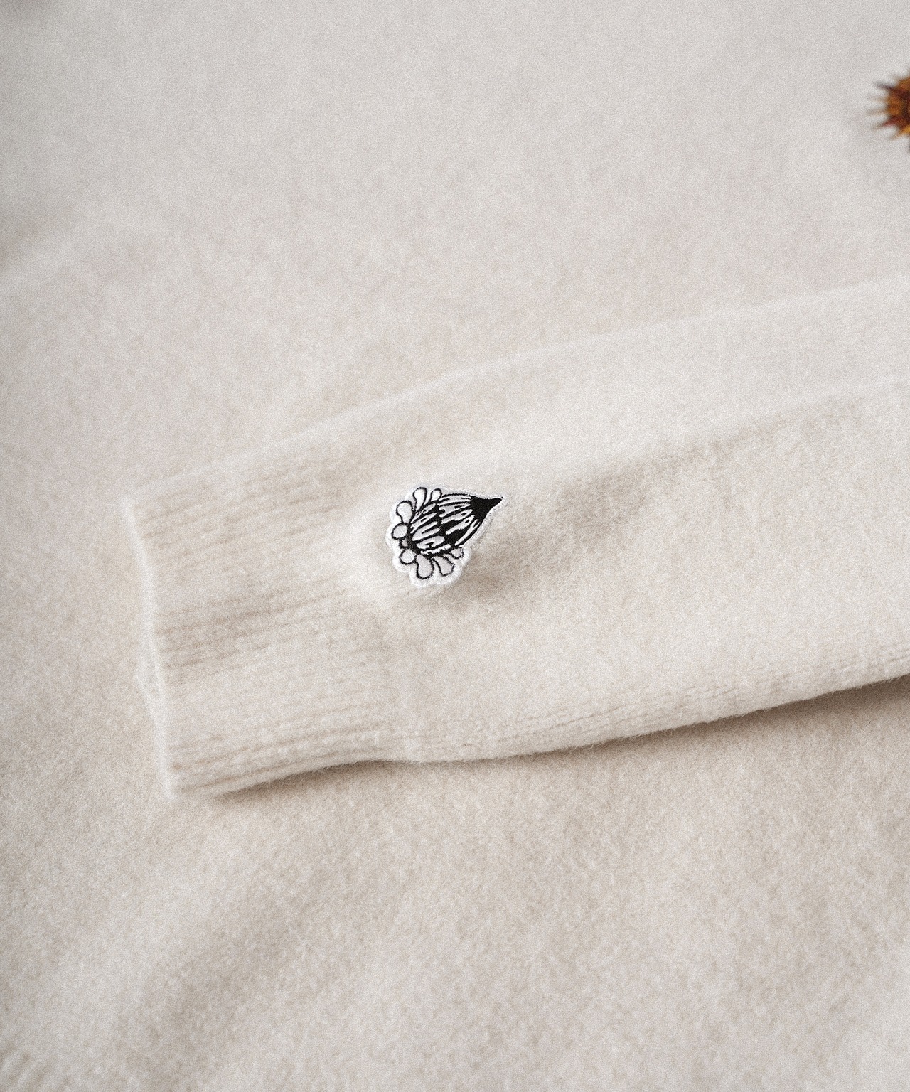 SUN＆MOON EMBROIDERY CREW KNIT［HSK001］