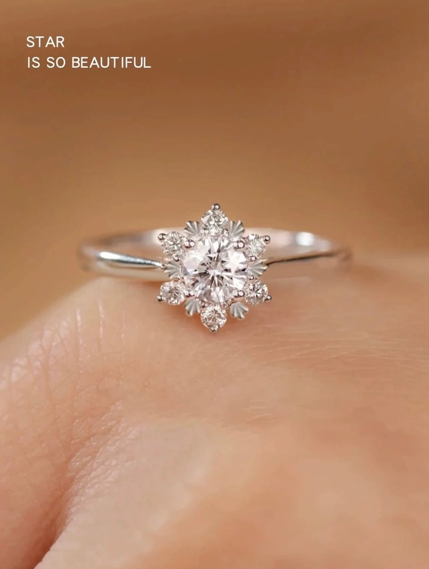 雪の結晶 シンプル モアッサナイト キラキラ 冬 0.5ct 雪の結晶 シンプル モアッサナイト キラキラ 冬 0.5ct