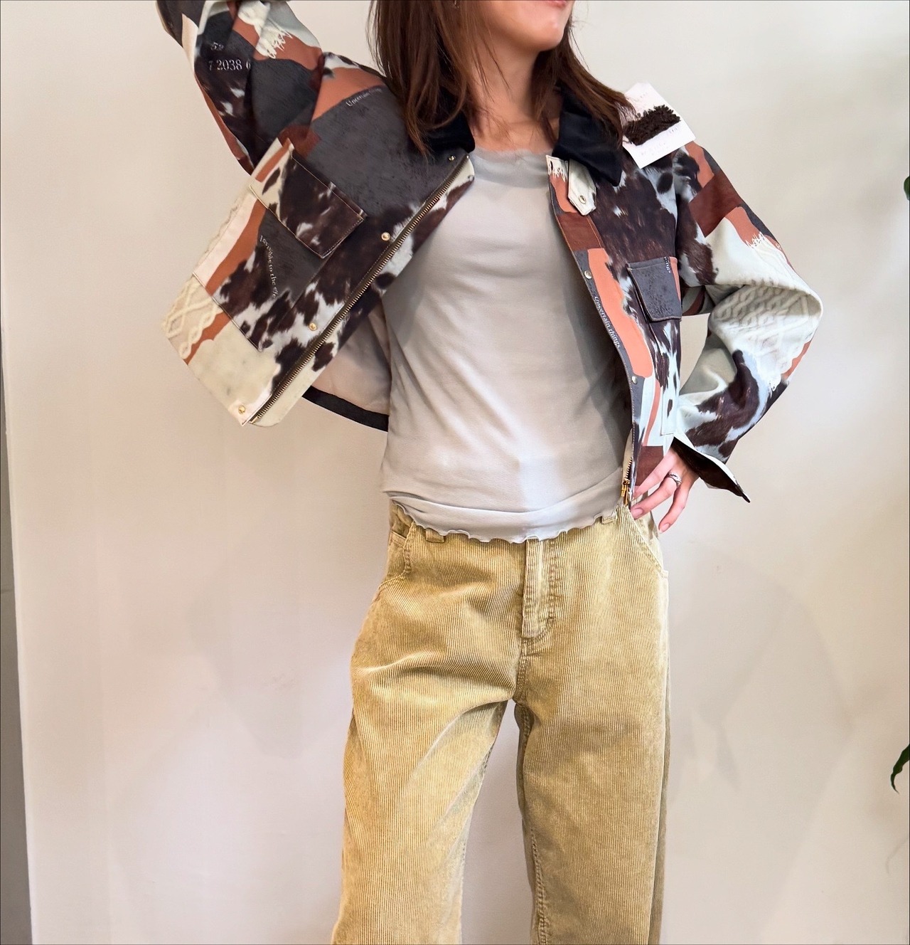 エイミーロウ  Eimee Law カウ柄デニムコラージュPtボアカラーJK