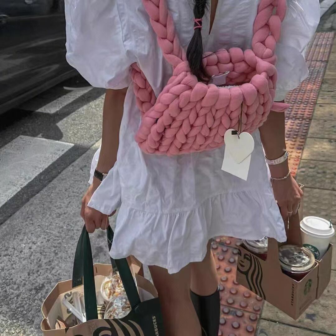 ふわふわ キュート な マンドゥバッグ ♪ バッグ リュック 韓国 もこもこ 可愛い 鞄 カジュアル 手編み風 ハンドメイド lamitte  deco トレンド 韓国ファッション ショップ BASE店