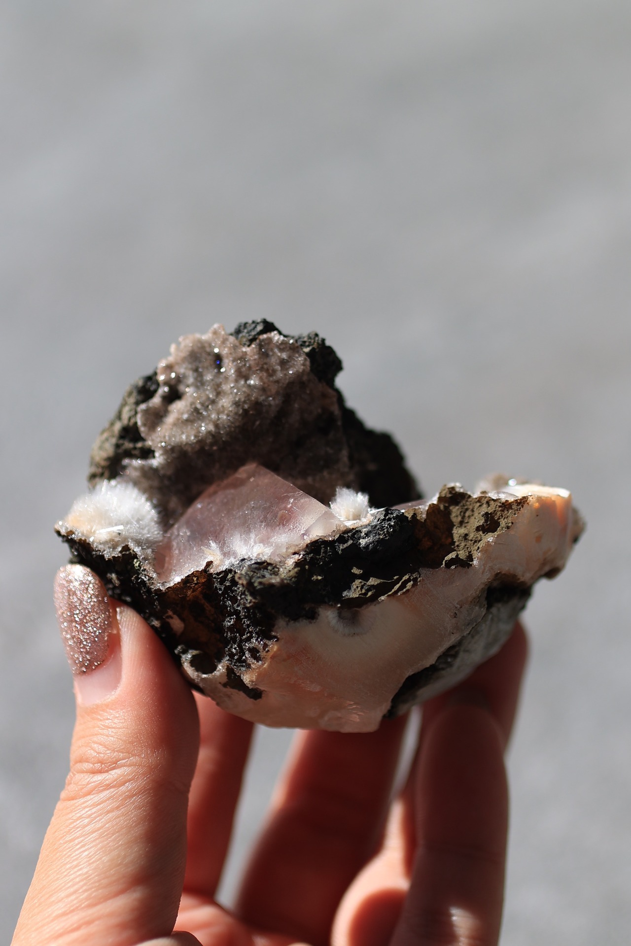 レッドカルサイト「希望の燈」Calcite × Mesolite ◇ 天然石・鉱物・パワーストーン・原石 | st00396