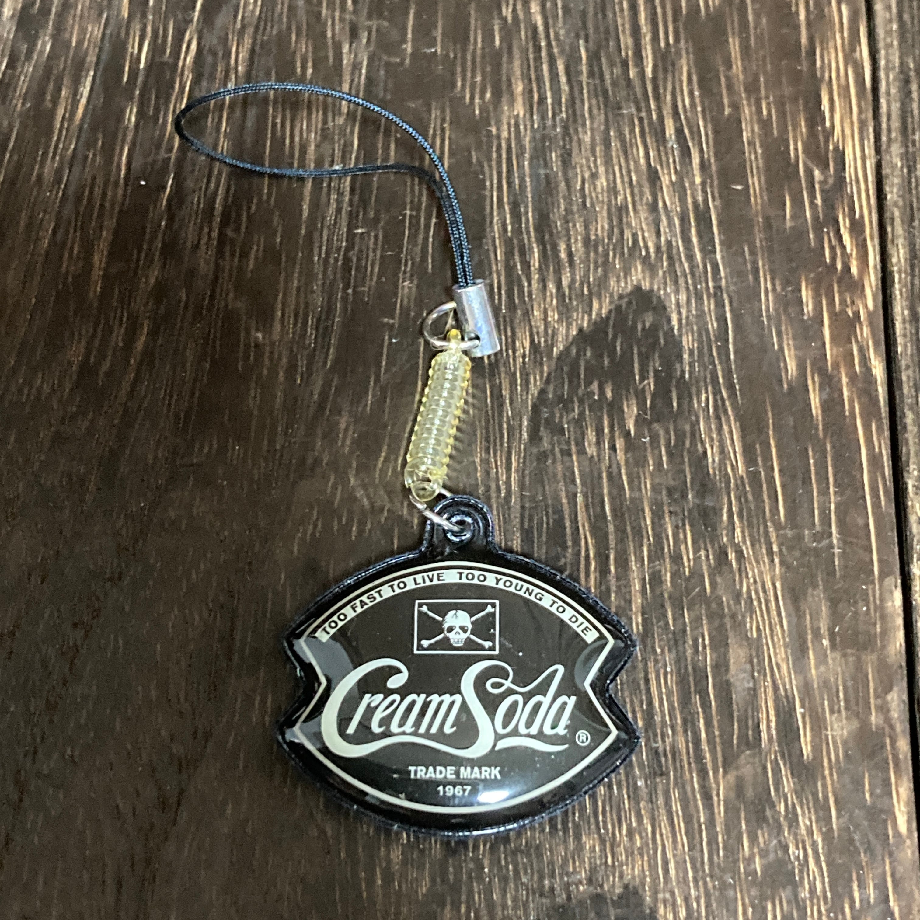 Cream Soda クリームソーダ キーホルダー 黒 髑髏 TOO FAST TO LIVE