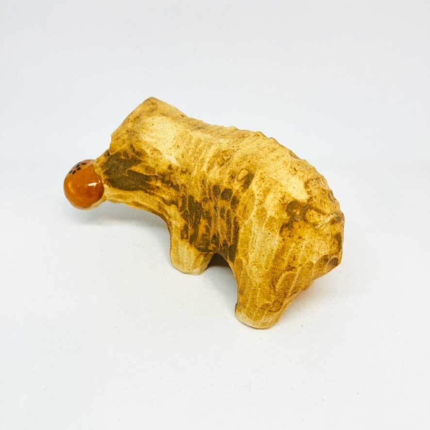 木彫り熊(あんぱん)の置き物 / すずきたまみ / 陶芸作品