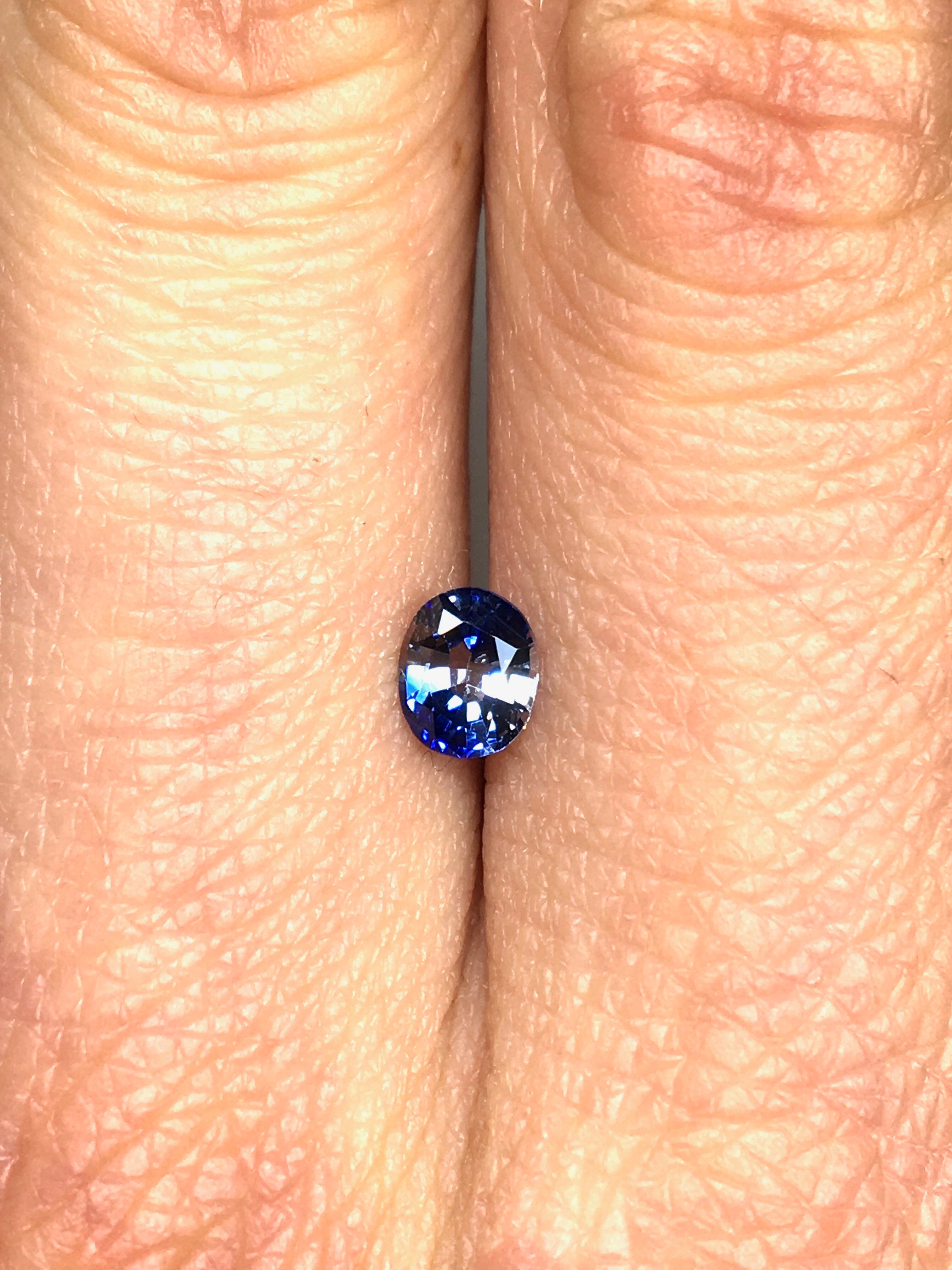 深いロイヤルブルーと氷のような透明感 0.55ct 希少石 バイカラー