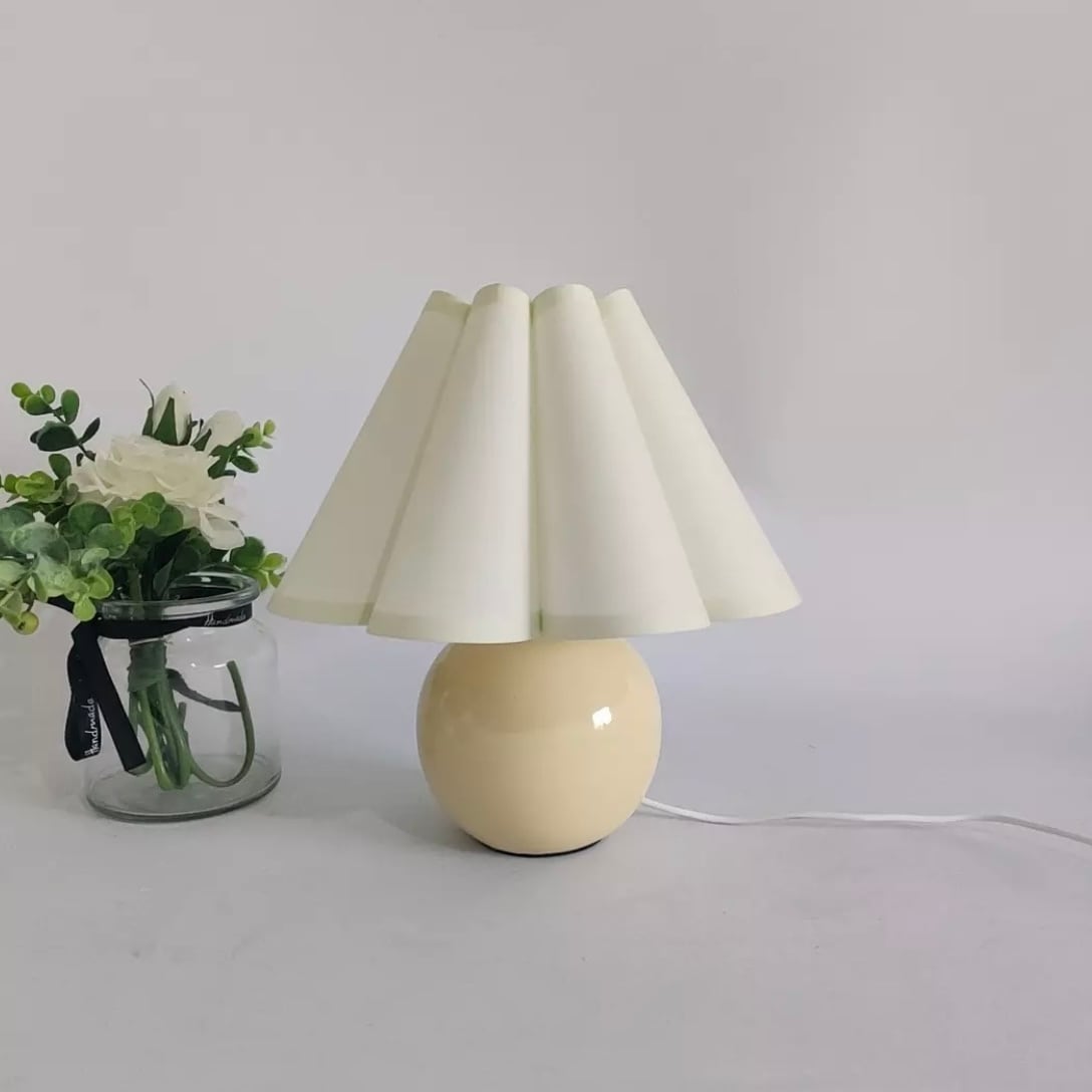 vintage retro pleats shade lamp 3colors / ヴィンテージ レトロ プリーツ シェード ランプ テーブル ライト  スタンド 傘 照明 韓国 北欧 雑貨 | tokki maeul (トッキマウル) / 韓国雑貨通販サイト