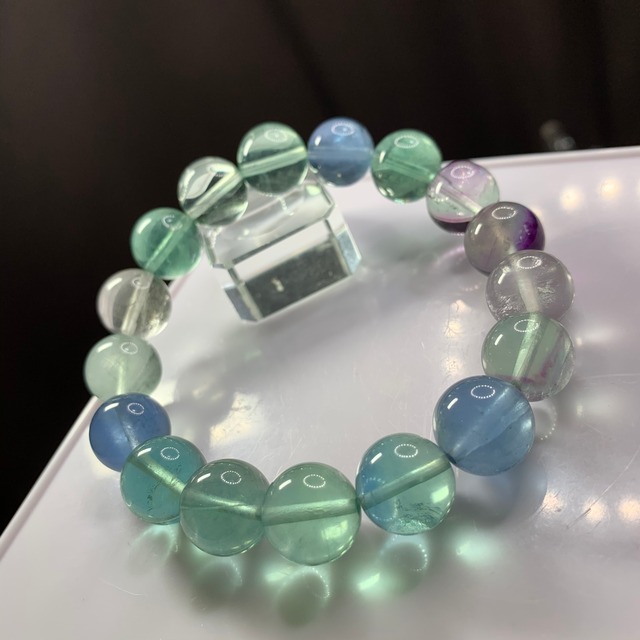 f01・爽やか系フローライトブレスレット
