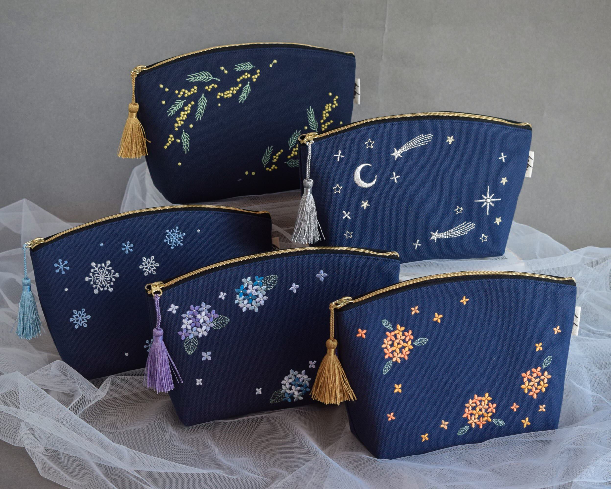 選べるイニシャル》ネモフィラの刺繍ポーチ マチあり コスメ 両面刺繍