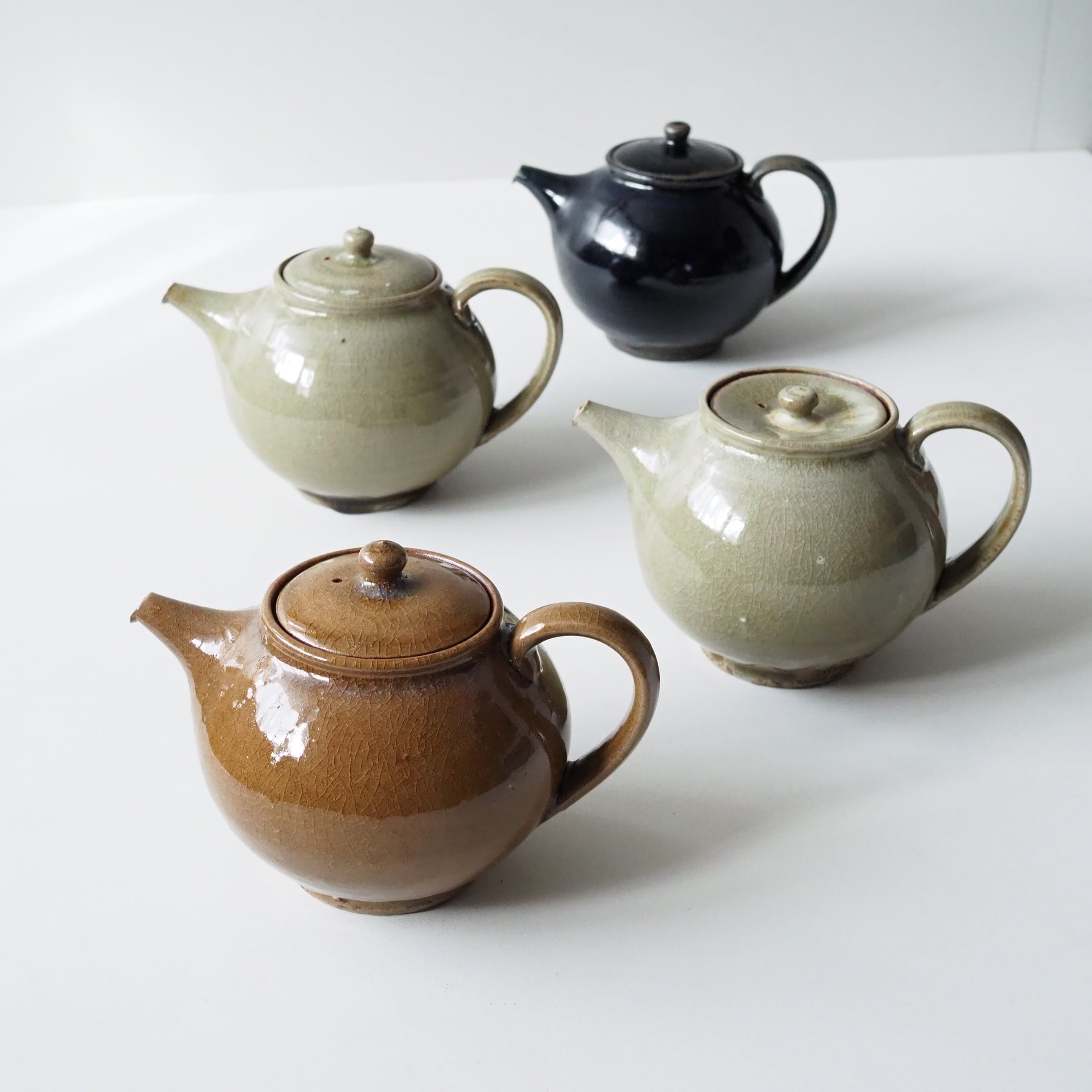 田谷直子 ポット(灰釉・はちみつ・黒ルリ) | H.works