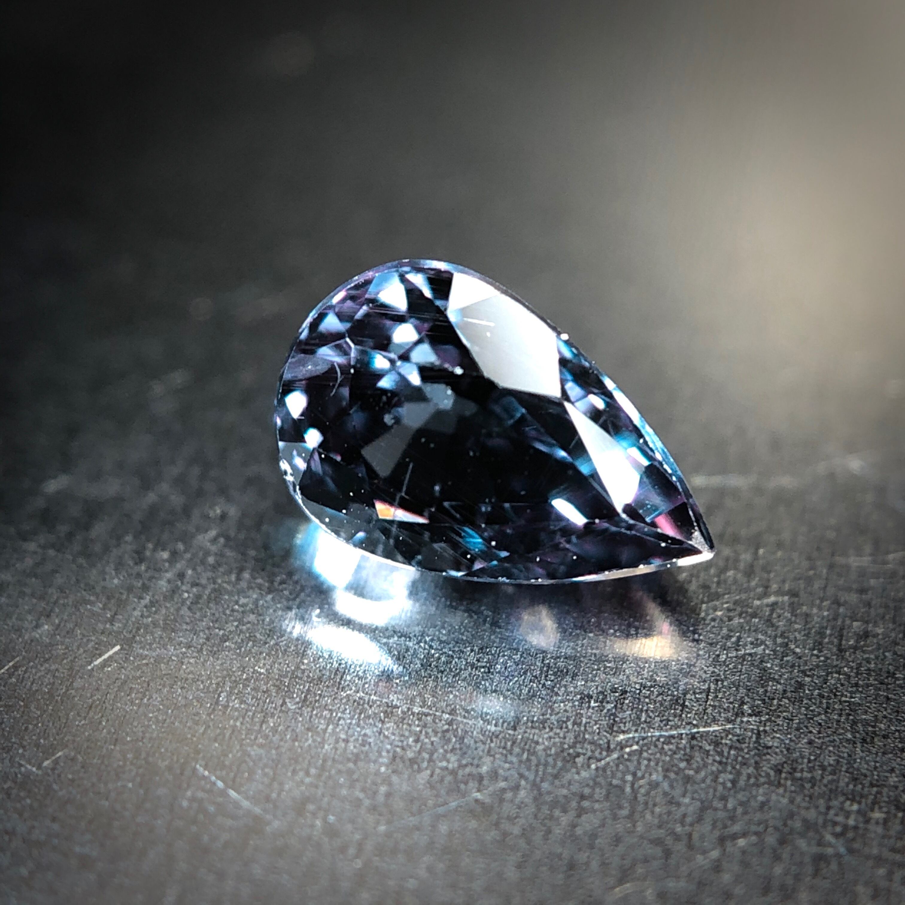 天然高品質カラーチェンジガーネット0.57ct【ベキリー】変色宝石｜手芸 